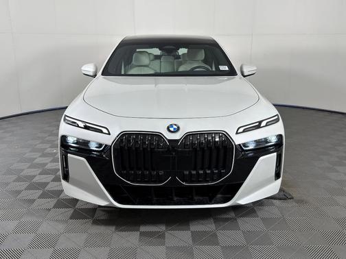 2025 BMW 760 760i xDrive