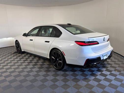 Mineral White Metallic 2025 BMW 760 760i xDrive