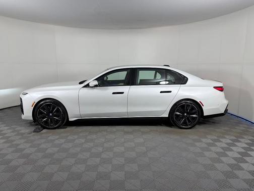 2025 BMW 760 760i xDrive