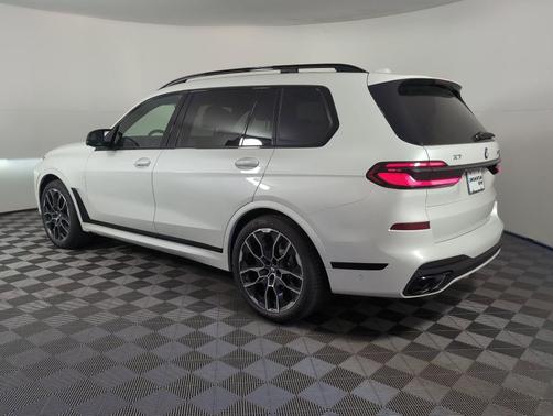 2026 BMW X7 M60i