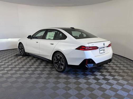 Mineral White Metallic 2026 BMW 540 i xDrive