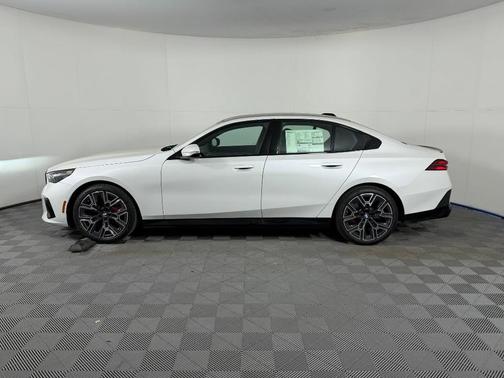 Mineral White Metallic 2026 BMW 540 i xDrive