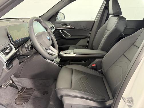 Alpine White 2026 BMW X1 xDrive28i