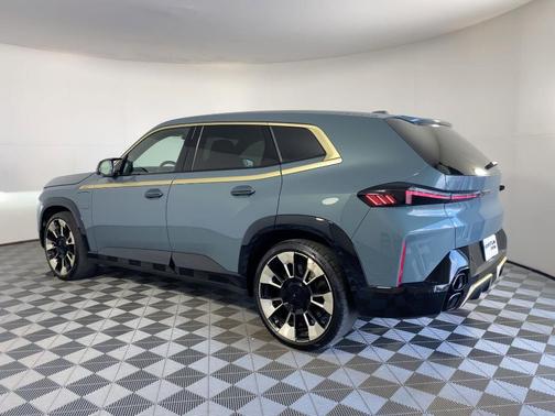 2023 BMW XM Base