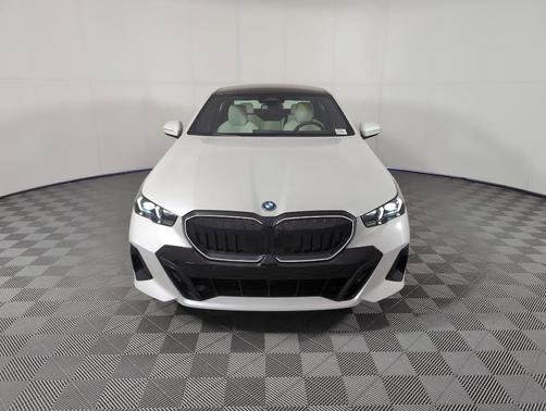 2026 BMW 550e xDrive