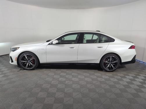 2026 BMW 550e xDrive