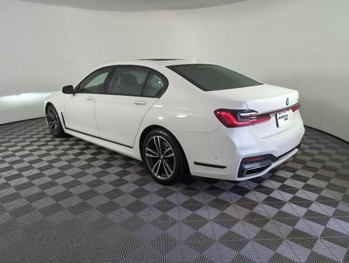 2022 BMW 740 i