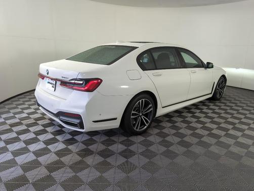 2022 BMW 740 i