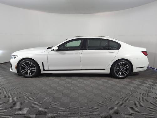 2022 BMW 740 i