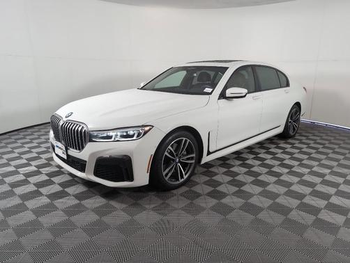 2022 BMW 740 i