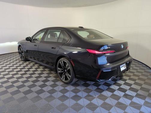 2025 BMW 750e xDrive