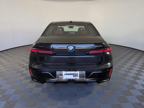 2025 BMW 750e xDrive