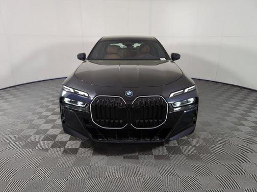 2025 BMW 750e xDrive