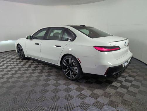 2025 BMW 760 760i xDrive