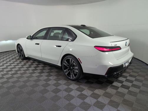 2025 BMW 760 760i xDrive