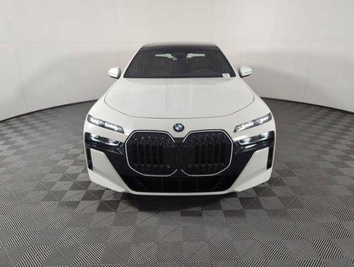 2025 BMW 760 760i xDrive