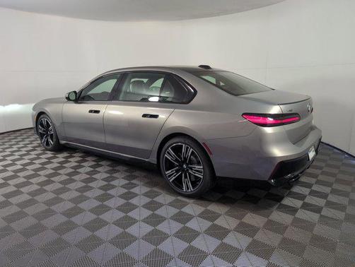 2025 BMW 760 760i xDrive