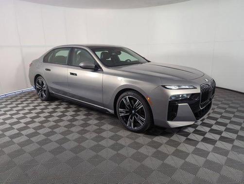 2025 BMW 760 760i xDrive