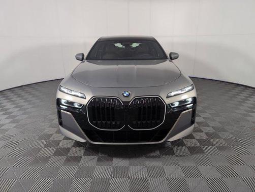 2025 BMW 760 760i xDrive