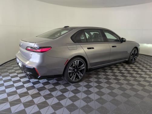 2025 BMW 760 760i xDrive