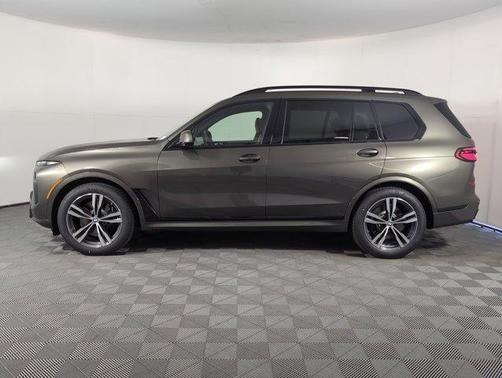Manhattan Green Metallic 2026 BMW X7 xDrive40i