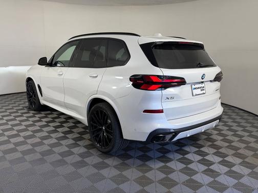 Mineral White Metallic 2026 BMW X5 sDrive40i
