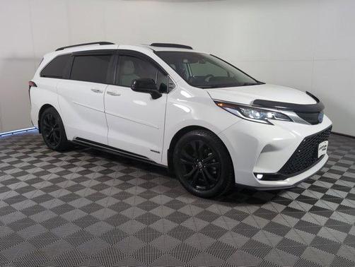 2021 Toyota Sienna XSE 7 Passenger