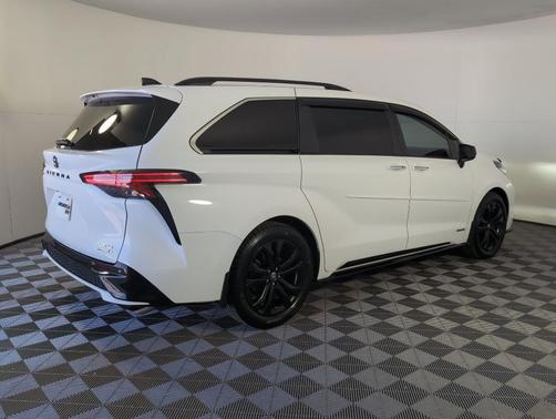 2021 Toyota Sienna XSE 7 Passenger