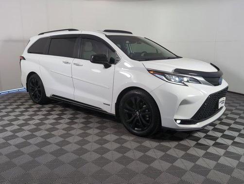 2021 Toyota Sienna XSE 7 Passenger