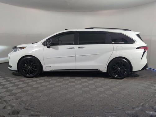 2021 Toyota Sienna XSE 7 Passenger