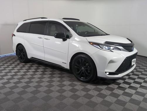 2021 Toyota Sienna XSE 7 Passenger