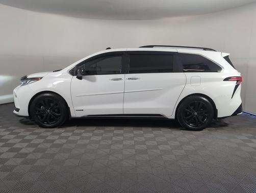 2021 Toyota Sienna XSE 7 Passenger