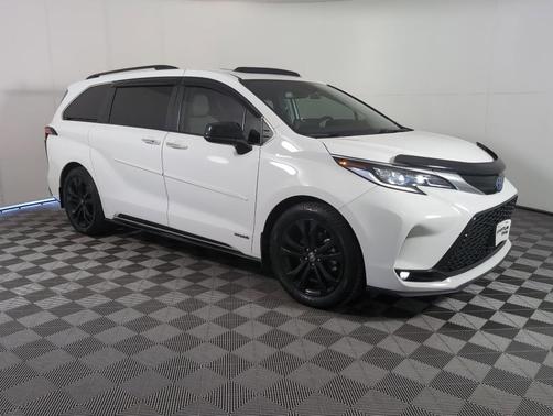 2021 Toyota Sienna XSE 7 Passenger