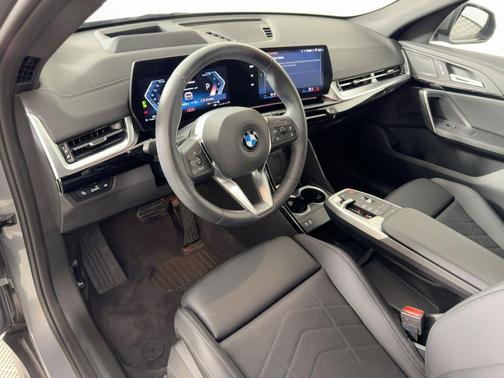 2025 BMW X2 xDrive28i