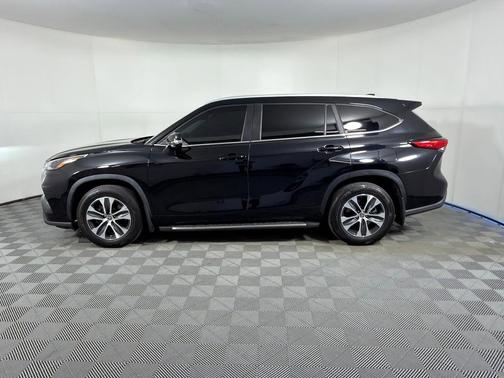 2023 Toyota Highlander Hybrid XLE