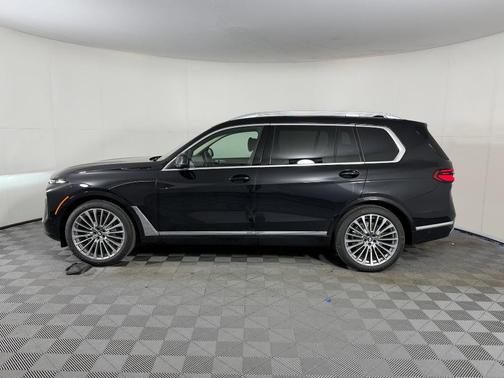 Black Sapphire Metallic 2027 BMW X7 xDrive40i