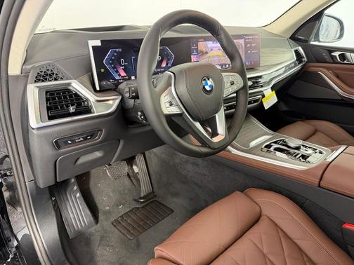 Black Sapphire Metallic 2027 BMW X7 xDrive40i
