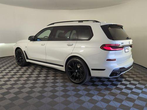 2026 BMW X7 M60i