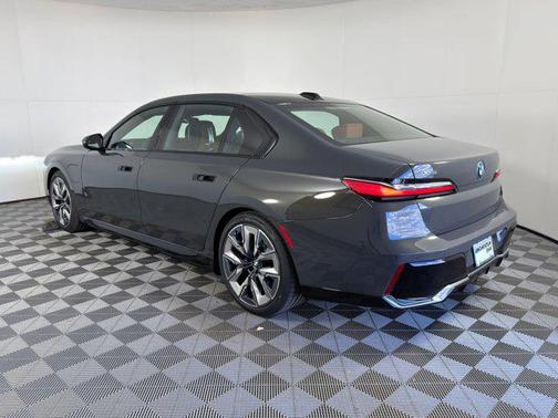 2026 BMW 750e xDrive