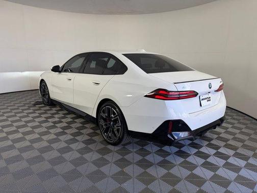 Alpine White 2024 BMW i5 eDrive40