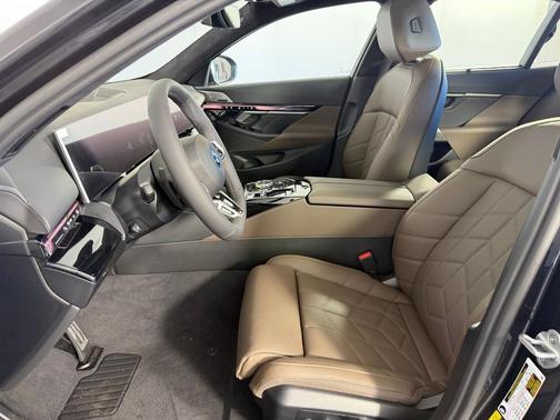 Dark Graphite Metallic 2026 BMW 550e xDrive