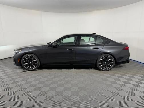 Dark Graphite Metallic 2026 BMW 550e xDrive