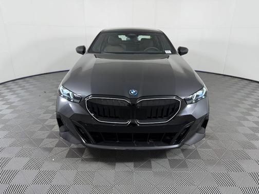 Dark Graphite Metallic 2026 BMW 550e xDrive