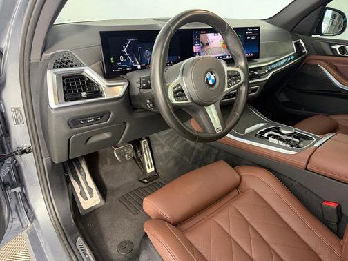 Gray Metallic 2024 BMW X5 sDrive40i