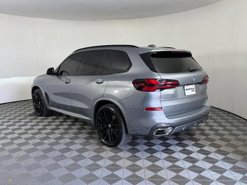 Gray Metallic 2024 BMW X5 sDrive40i