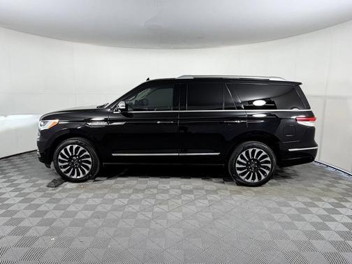 Black 2022 Lincoln Navigator Black Label