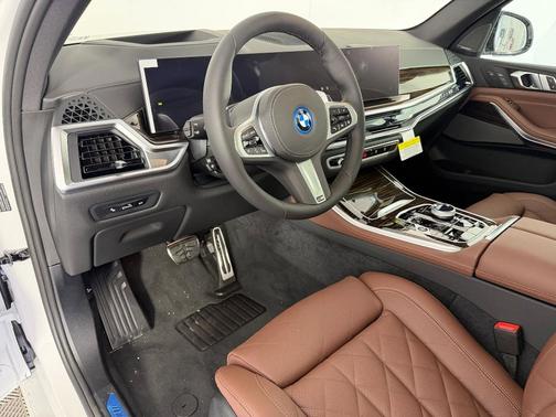Mineral White Metallic 2026 BMW X5 PHEV xDrive50e