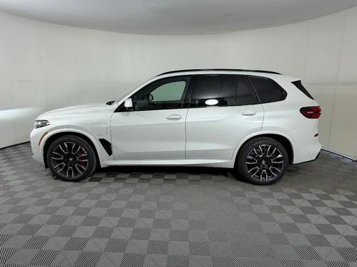 Mineral White Metallic 2026 BMW X5 PHEV xDrive50e