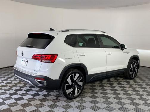 2024 Volkswagen Taos 1.5T SEL