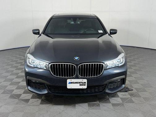 Singapore Gray Metallic 2019 BMW 740 i